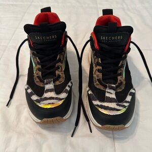 Skechers Womens UNO Sneakers The Hunt-Zebra, Leopard, Black, White Wedge